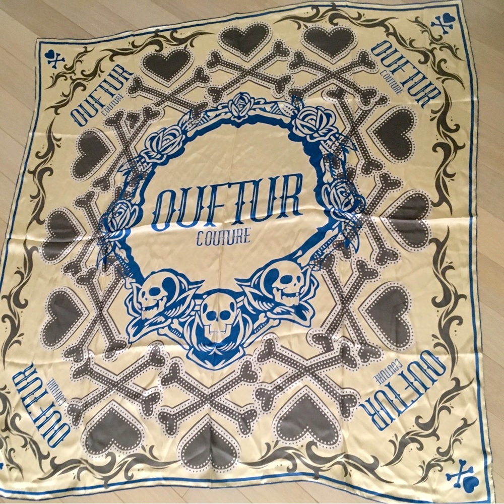 NWOT Ouftur couture silk Scarf